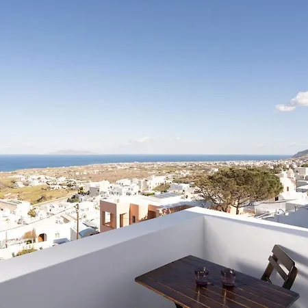 Flora-8 Min Walk From Apartment Fira (Santorini)
