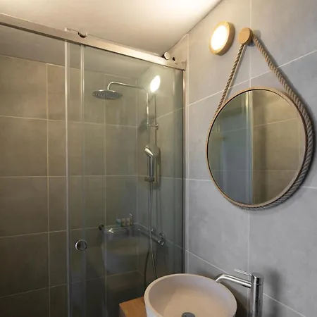 Flora-8 Min Walk From